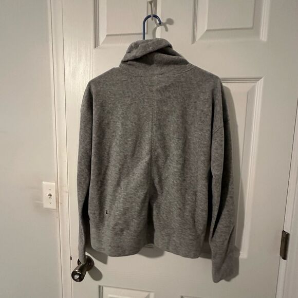 Lululemon Athletica Gray Fleece Style Pullover - Size 4 - Picture 3 of 4
